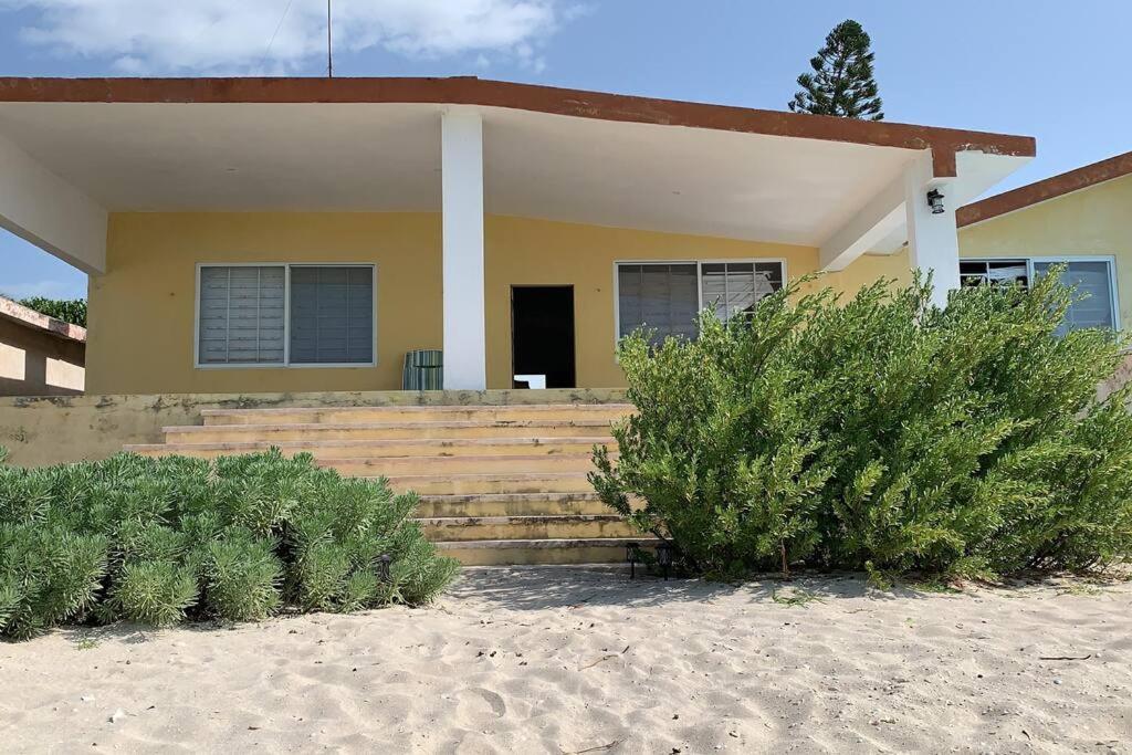 La Casa Amarilla Frente al Mar Chelem Exterior foto