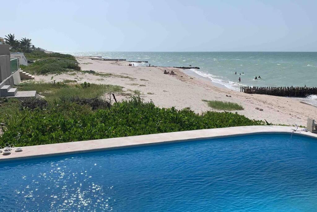 La Casa Amarilla Frente al Mar Chelem Exterior foto